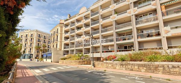 Appartement T2 avec vue mer, terrasse Sud-Est, parking et ascenseur proche plage et commerces