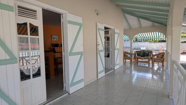 Maison à louer 1 490 € CC ST FRANCOIS 3 p 100 m² DPE C