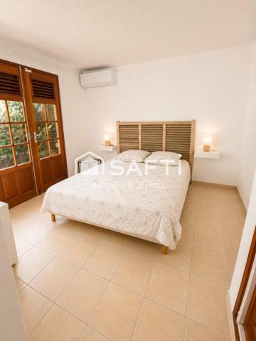 Villa T5 avec vue mer et beaux volumes.