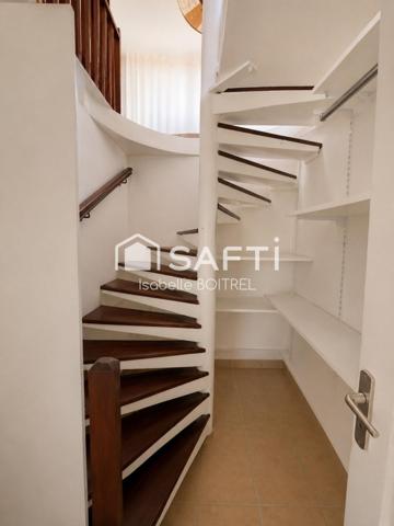 Villa T5 avec vue mer et beaux volumes.