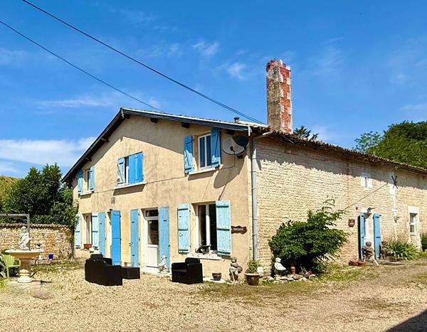 Propriété de village traditionnelle d'un excellent rapport qualité-prix avec gîtes et grand terrain Tillou
