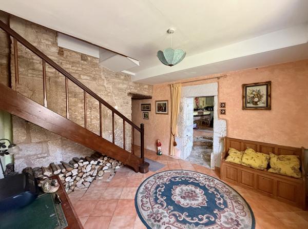Propriété de village traditionnelle d'un excellent rapport qualité-prix avec gîtes et grand terrain Tillou