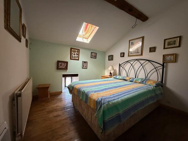Propriété de village traditionnelle d'un excellent rapport qualité-prix avec gîtes et grand terrain Tillou