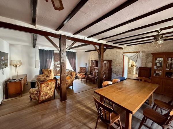 Propriété de village traditionnelle d'un excellent rapport qualité-prix avec gîtes et grand terrain Tillou