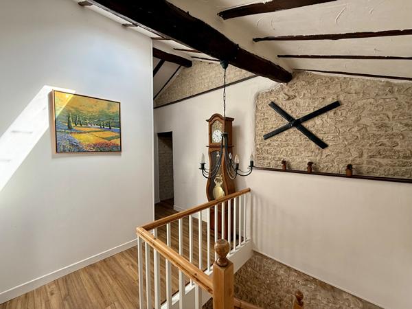Propriété de village traditionnelle d'un excellent rapport qualité-prix avec gîtes et grand terrain Tillou
