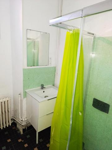 Maison de ville à fort potentiel – Cœur de ville d’Issoudun- proche de toutes commodités à pied !