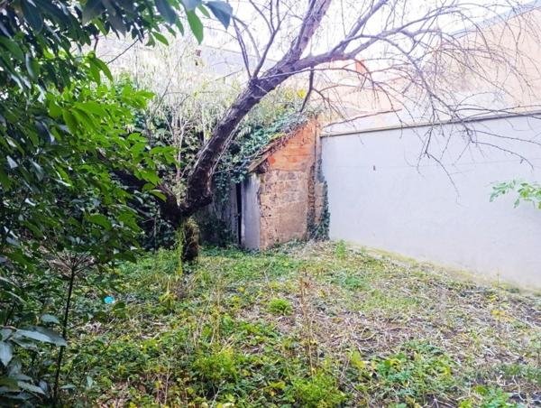 Maison de ville à fort potentiel – Cœur de ville d’Issoudun- proche de toutes commodités à pied !