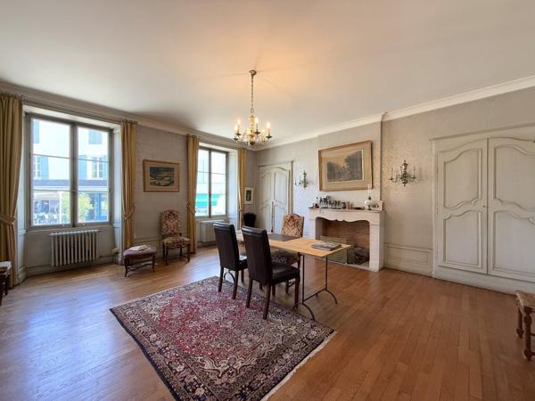 MAISON DE PRESTIGE Nontron