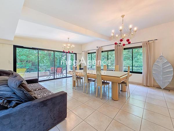 Maison à MAULEON, 79700 - 11 pièces 275m²