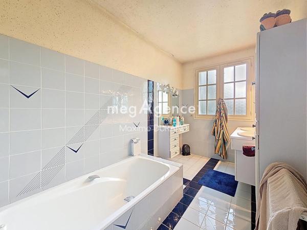 Maison à MAULEON, 79700 - 11 pièces 275m²