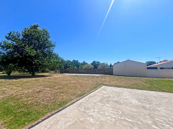 Maison familiale parfaitement entretenue avec extension récente, jardin d'hiver et terrain clos de 1 180 m²