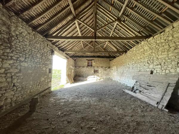 Grange en pierre avec beau potentiel - environnement campagn