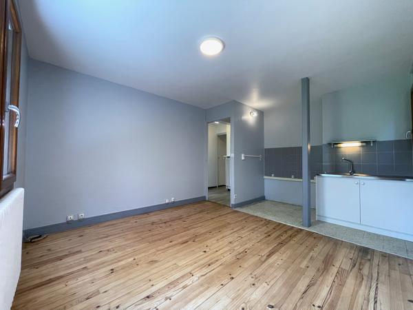 Entremont-le-Vieux (73670) Grande maison familiale + 3 bureaux + appartement T1 accès indépendant - vue dégagée - terrain - 30mn Chambéry