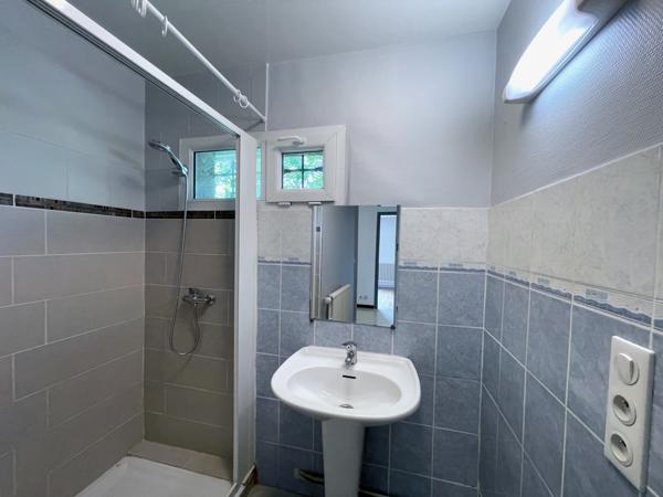 Entremont-le-Vieux (73670) Grande maison familiale + 3 bureaux + appartement T1 accès indépendant - vue dégagée - terrain - 30mn Chambéry