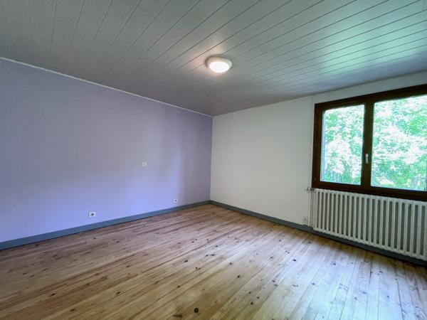 Entremont-le-Vieux (73670) Grande maison familiale + 3 bureaux + appartement T1 accès indépendant - vue dégagée - terrain - 30mn Chambéry