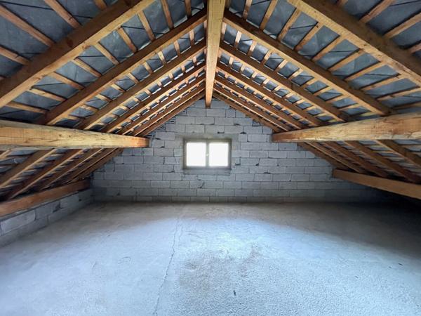 Entremont-le-Vieux (73670) Grande maison familiale + 3 bureaux + appartement T1 accès indépendant - vue dégagée - terrain - 30mn Chambéry