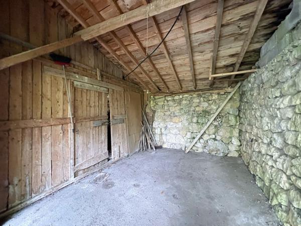 Entremont-le-Vieux (73670) Grande maison familiale + 3 bureaux + appartement T1 accès indépendant - vue dégagée - terrain - 30mn Chambéry