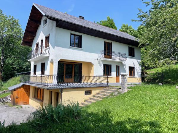 Entremont-le-Vieux (73670) Grande maison familiale + 3 bureaux + appartement T1 accès indépendant - vue dégagée - terrain - 30mn Chambéry