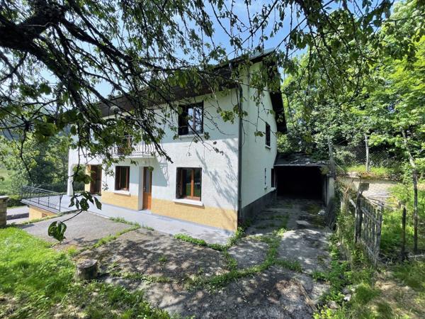 Entremont-le-Vieux (73670) Grande maison familiale + 3 bureaux + appartement T1 accès indépendant - vue dégagée - terrain - 30mn Chambéry