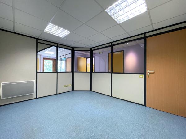 Entremont-le-Vieux (73670) Grande maison familiale + 3 bureaux + appartement T1 accès indépendant - vue dégagée - terrain - 30mn Chambéry