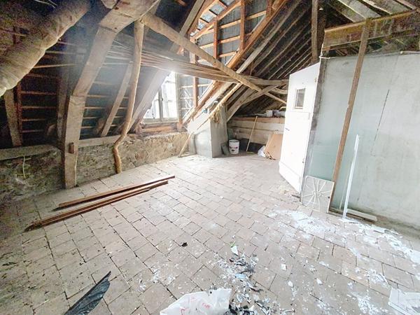 Maison de bourg à fort potentiel à Châteauneuf-sur-Sarthe