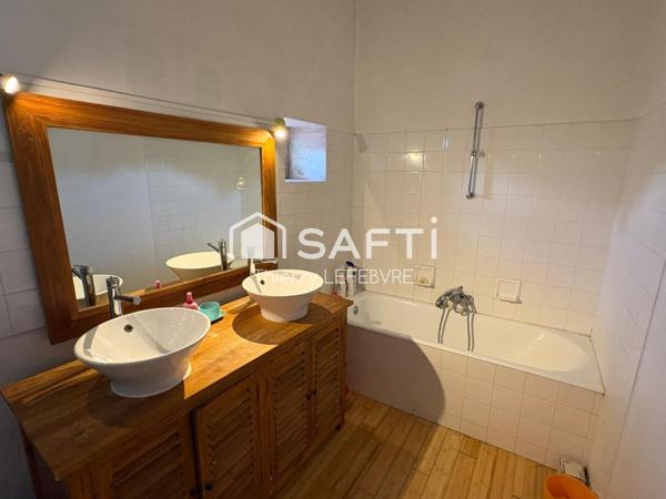 maison en pierre du XIX? siècle, offrant 150 m²