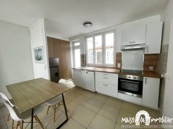 Location Maison de ville rénovée - 4 pièces - 68m² - Cour et terrasse - COGNAC Centre-ville