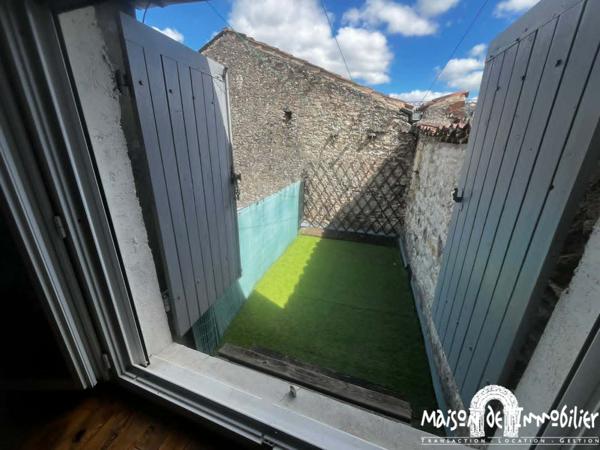 Location Maison de ville rénovée - 4 pièces - 68m² - Cour et terrasse - COGNAC Centre-ville