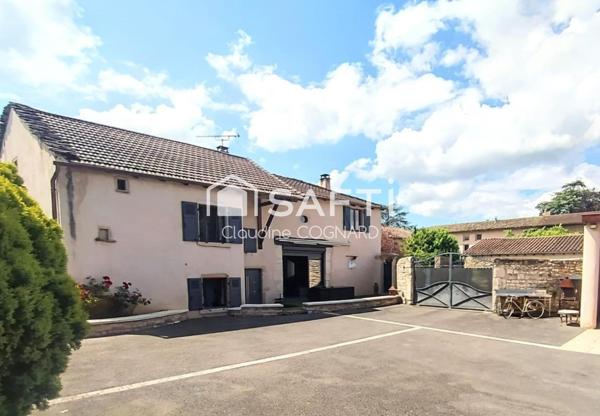 Maison en pierres avec piscine et dépendances