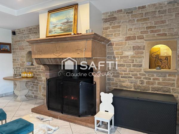 Maison en pierres avec piscine et dépendances