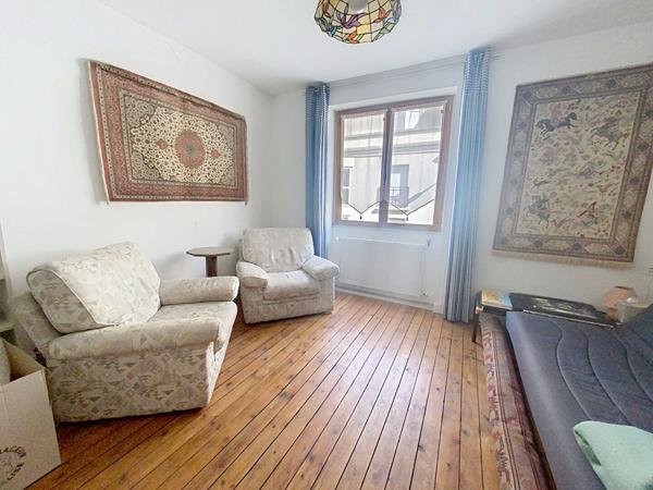 Maison ancienne pleine de charme 4 chambres, Place de la Visitation