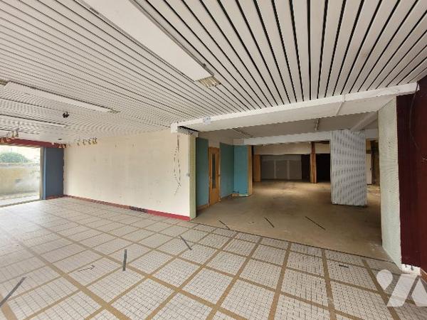 Immeuble avec local et logements