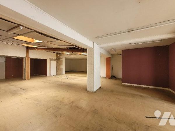 Immeuble avec local et logements