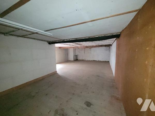 Immeuble avec local et logements