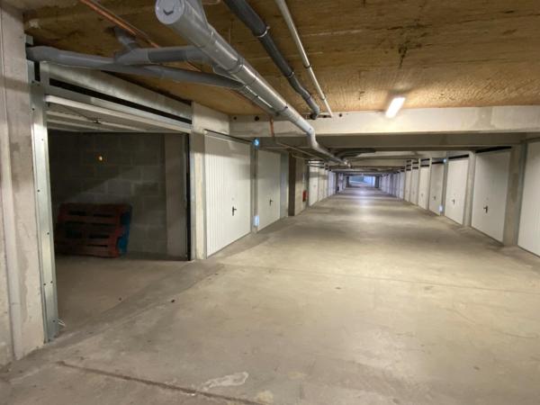 Studio très bien entretenu quartier Kersec, 33,5 m² très lumineux avec box + place de parking extèrieur