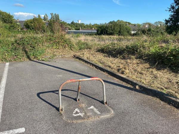 Studio très bien entretenu quartier Kersec, 33,5 m² très lumineux avec box + place de parking extèrieur