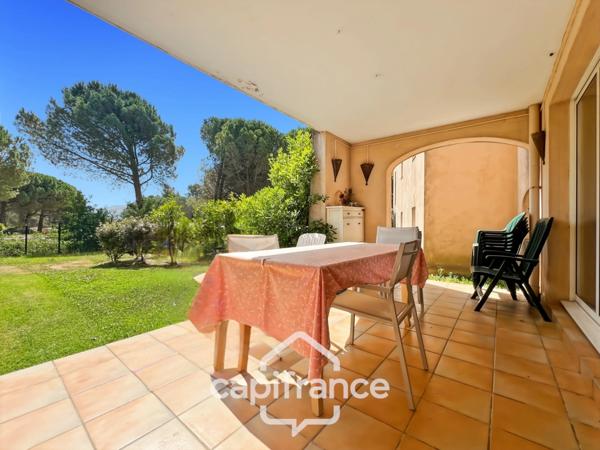 DOMAINE DE PONT ROYAL, Appartement climatisé de 42 m2 en REZ de JARDIN, chambre et chambre-cabine, SDB, Salle d'eau place de parking