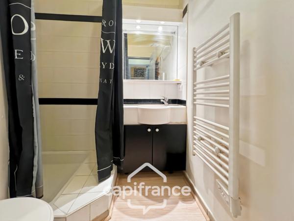DOMAINE DE PONT ROYAL, Appartement climatisé de 42 m2 en REZ de JARDIN, chambre et chambre-cabine, SDB, Salle d'eau place de parking