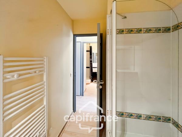 DOMAINE DE PONT ROYAL, Appartement climatisé de 42 m2 en REZ de JARDIN, chambre et chambre-cabine, SDB, Salle d'eau place de parking