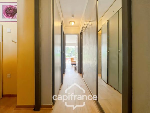 DOMAINE DE PONT ROYAL, Appartement climatisé de 42 m2 en REZ de JARDIN, chambre et chambre-cabine, SDB, Salle d'eau place de parking