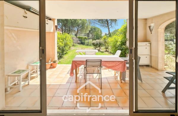 DOMAINE DE PONT ROYAL, Appartement climatisé de 42 m2 en REZ de JARDIN, chambre et chambre-cabine, SDB, Salle d'eau place de parking