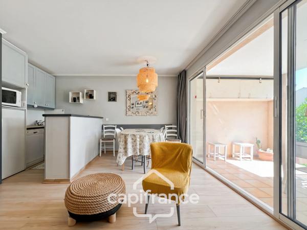 DOMAINE DE PONT ROYAL, Appartement climatisé de 42 m2 en REZ de JARDIN, chambre et chambre-cabine, SDB, Salle d'eau place de parking