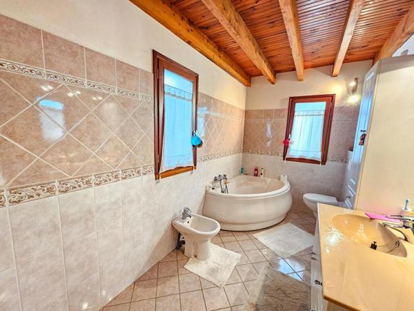 Propriété 5 pièces à vendre à LES MARTYS 20 hectares de nature préservée