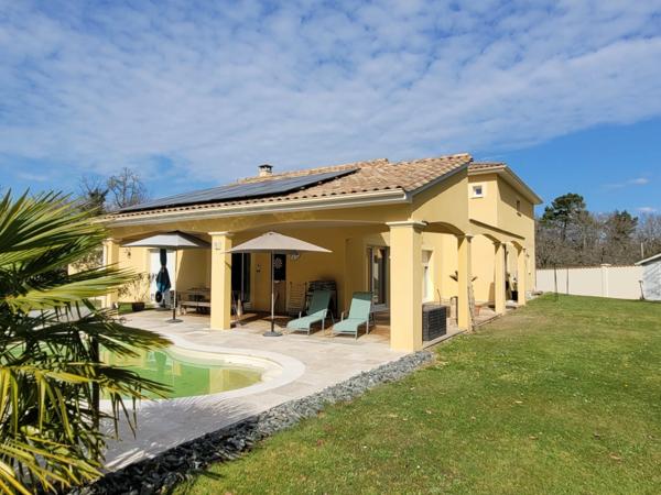 Maison à vendre 9 pièces NEUVIC (24)