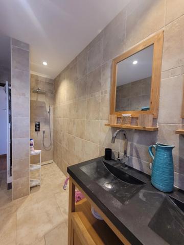 Maison à vendre 9 pièces NEUVIC (24)