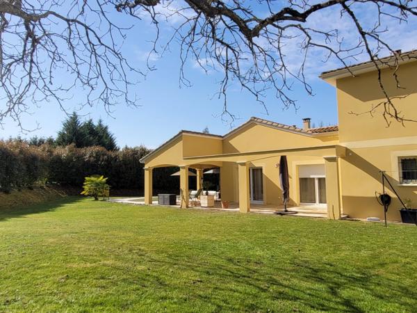 Maison à vendre 9 pièces NEUVIC (24)