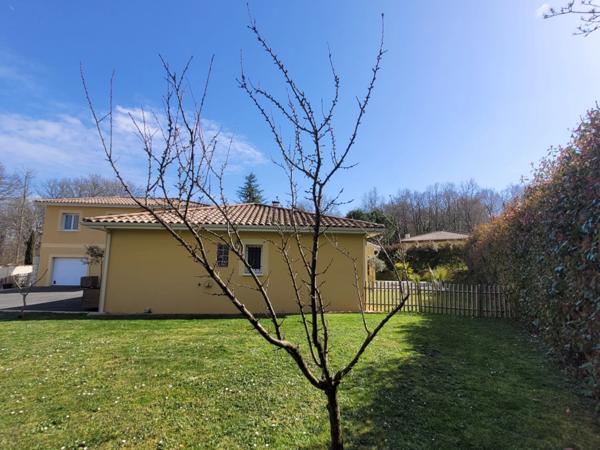 Maison à vendre 9 pièces NEUVIC (24)