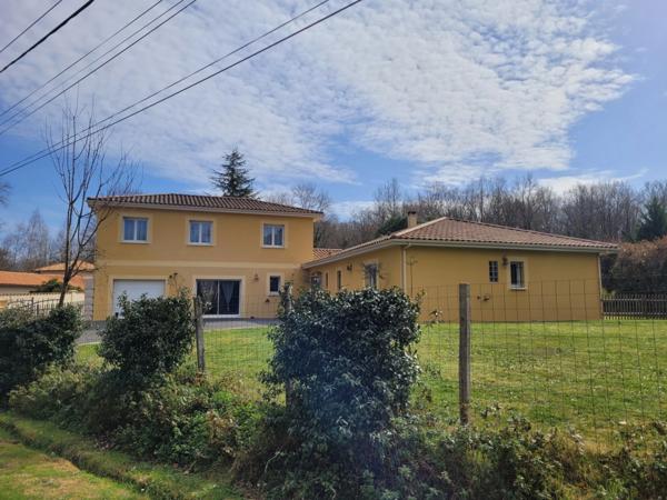 Maison à vendre 9 pièces NEUVIC (24)