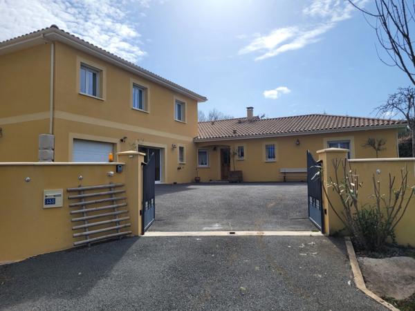 Maison à vendre 9 pièces NEUVIC (24)