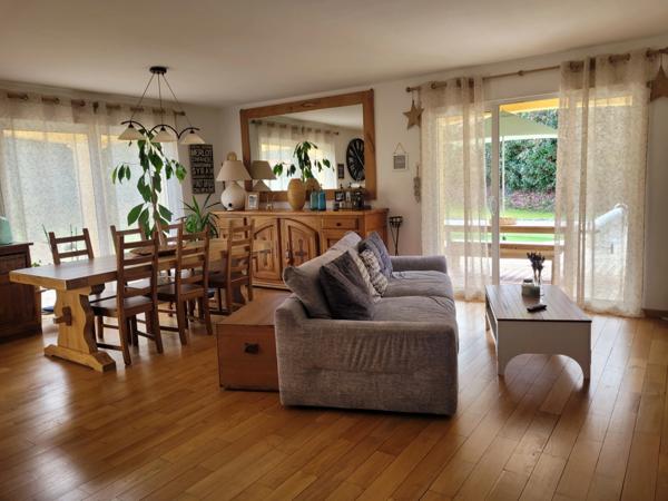 Maison à vendre 9 pièces NEUVIC (24)